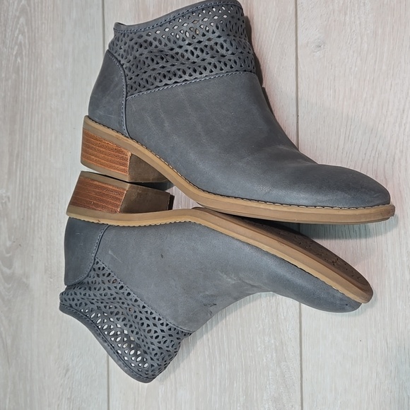 Comfortiva Women's Ankle Pillowtop Leather Memory Foam Boots Shoes Sz 7.5M - Picture 8 of 11